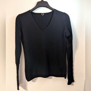 One Girl Who black cashmere V neck sweater size M
